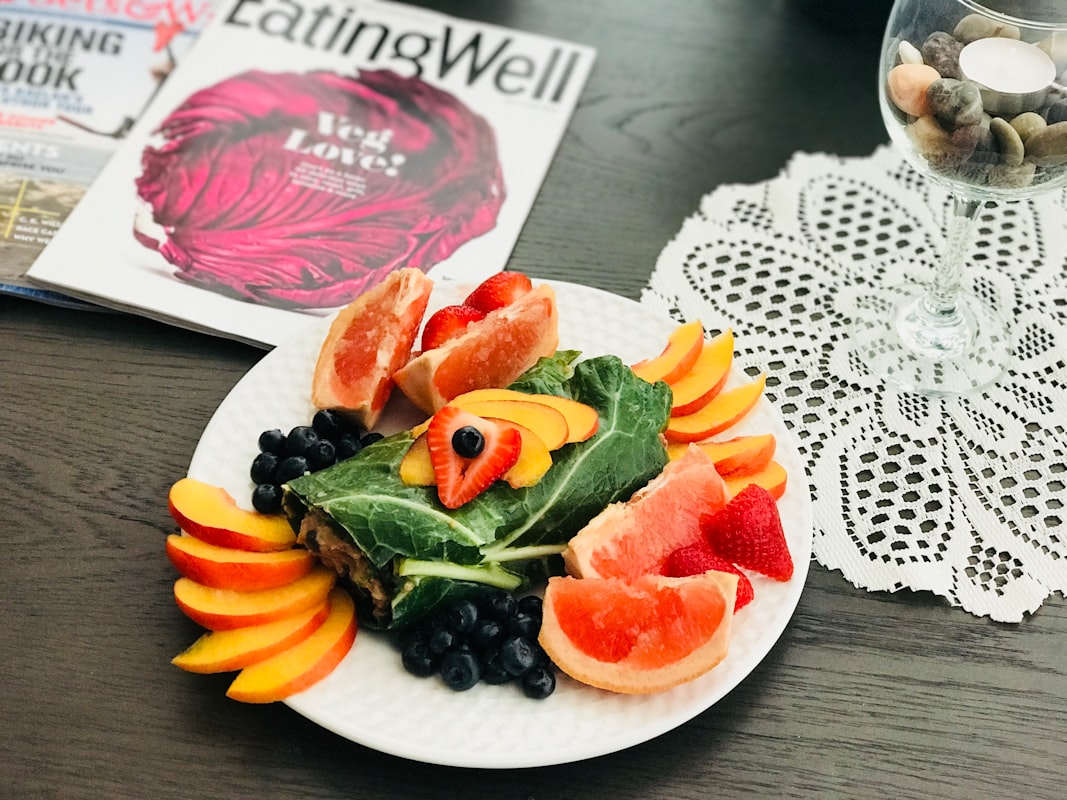 Nutricionista profesional analizando planes alimenticios